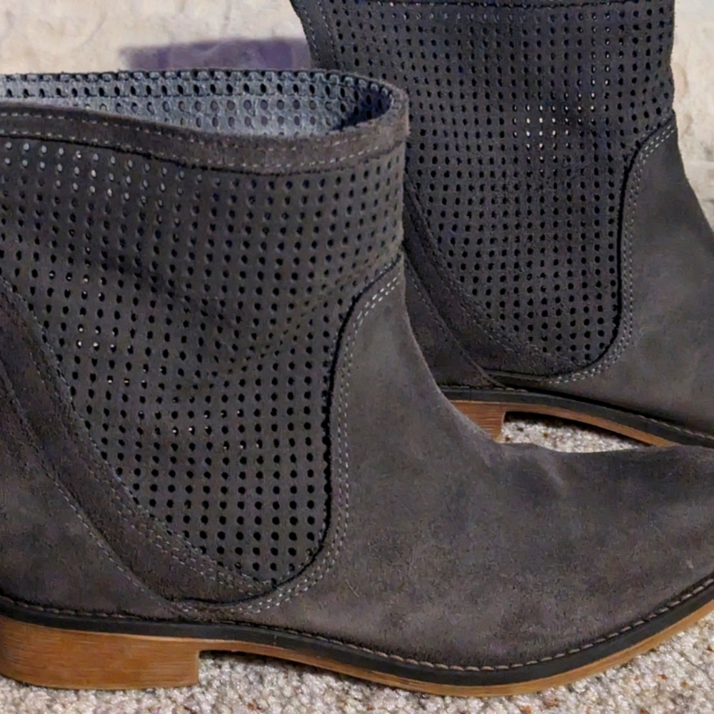 Gray Genuine Suede Leather Boots, Sz 39